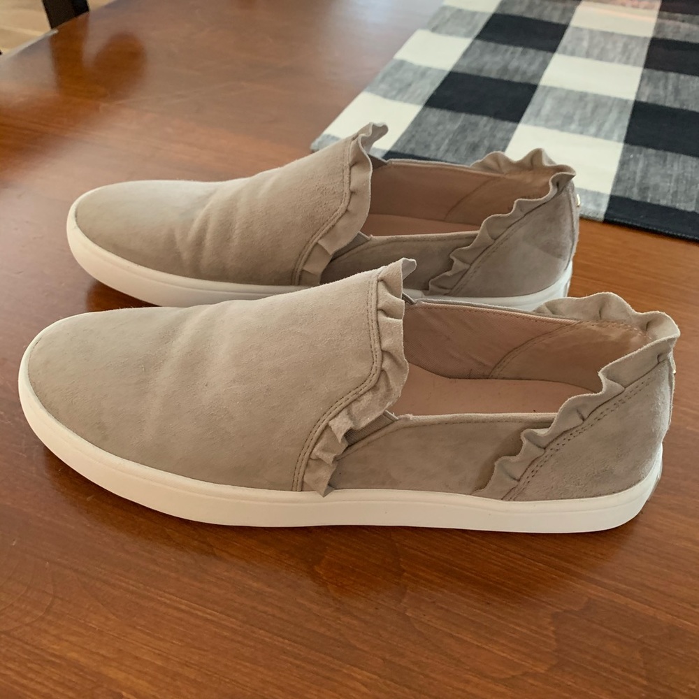 Kate Spade Lilly size 8 ruffle slip on sneakers
